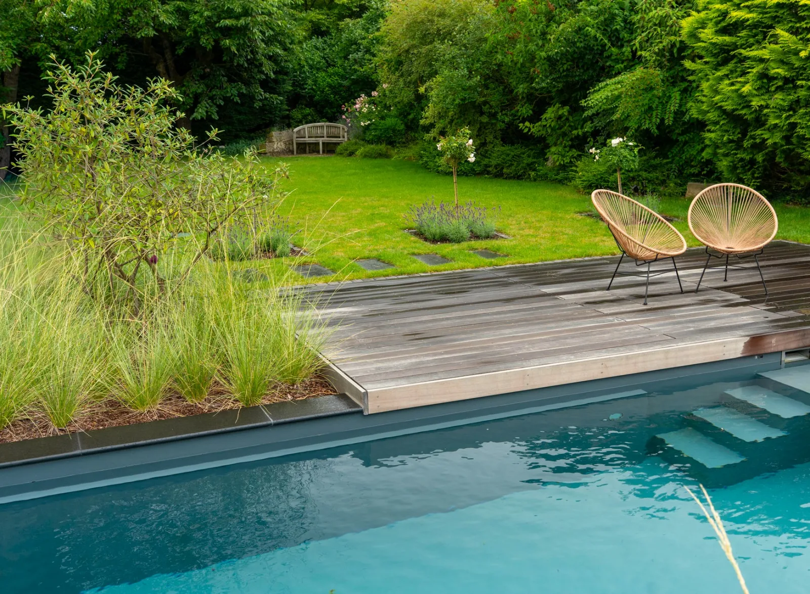 Naturpool und Garten