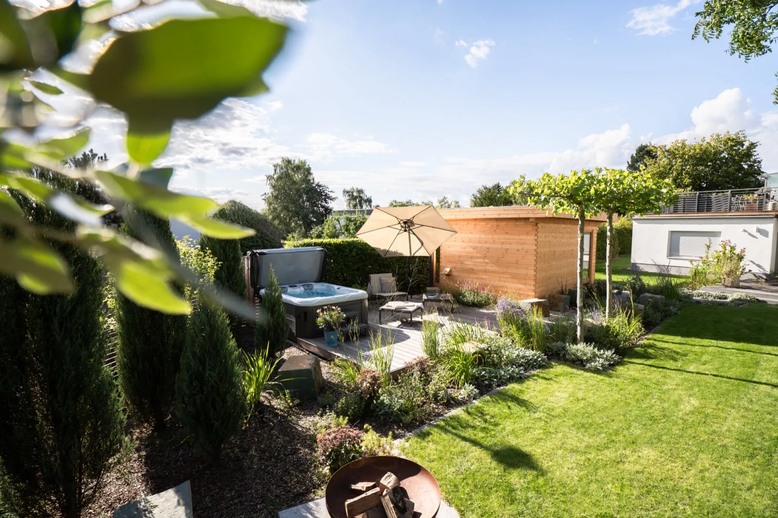 Blick über die gesamte Gartenanlage
